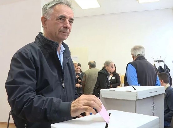 Pupovac glasao na izborima, pozvao srpsku zajednicu da iskoristi biračko pravo