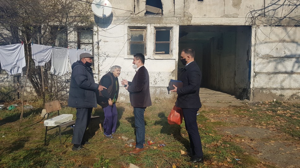 Predstavnici ministarstva posetili porodice u Paviljonu ”E” u Prištini kojima preti iseljenje