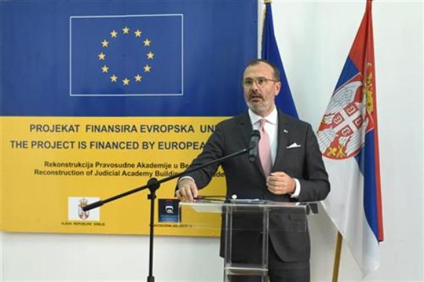 Fabrici: Srbija nije na mračnoj strani istorije dok ide ka EU