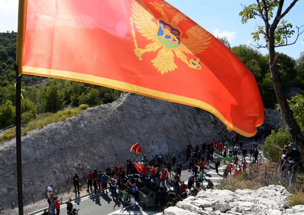 Demonstranti ostaju na barikadama dok SPC ne odustane od ustoličenja na Cetinju