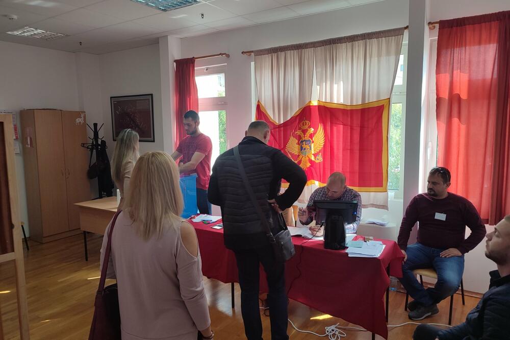 Zatvorena birališta u Crnoj Gori, velika izlaznost u Podgorici