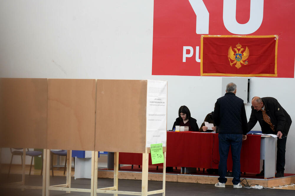 Crna Gora: Do 18 sati glasalo je 62,7 odsto birača