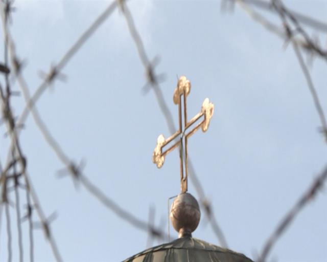 Oskrnavljena crkva kod migrantskog kampa u BiH