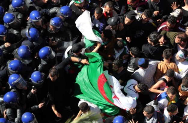 Sukob policije i demonstranata u Alžiru