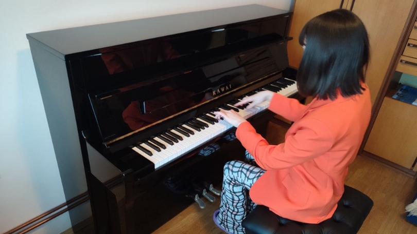 Humanost ne poznaje granice, klavir za studentkinju sa Kosova i Metohije