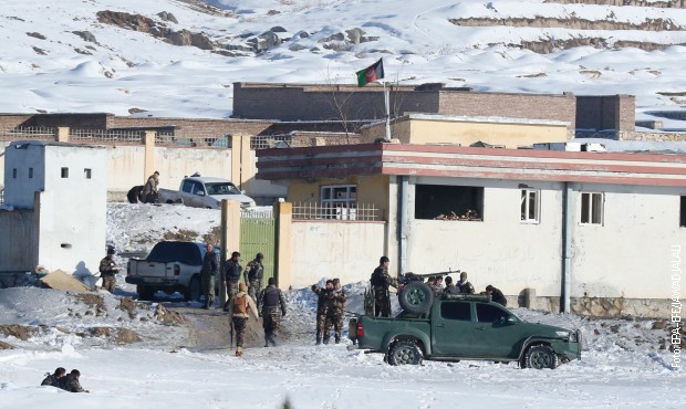 Napad talibana na vojni kompleks u Avganistanu, 120 mrtvih