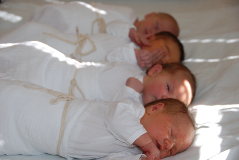 Za Dan opštine Gračanica pokloni novorođenim bebama