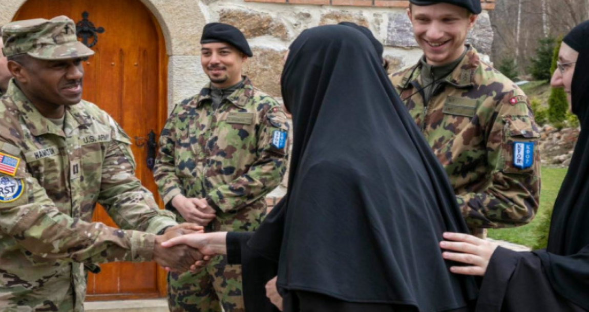 Američki vojnici Kfora pomogli u radovima oko manastira Brnjak
