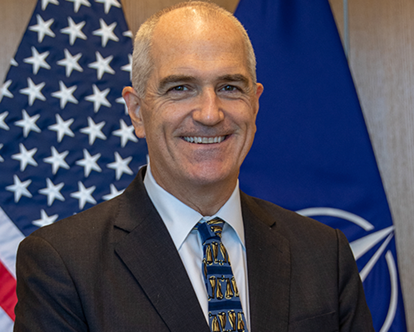 Zamenik šefa misije SAD pri NATO-u: Napredak u dijalogu vodio bi smanjenju broja pripadnika Kfora