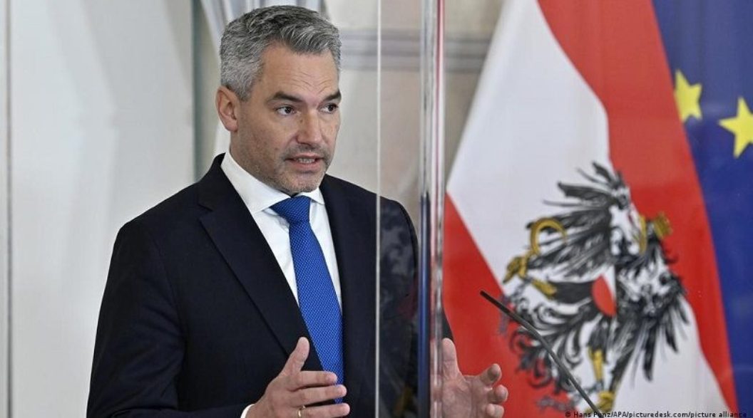 Austrijski kancelar u Prištini, za brži pristup EU