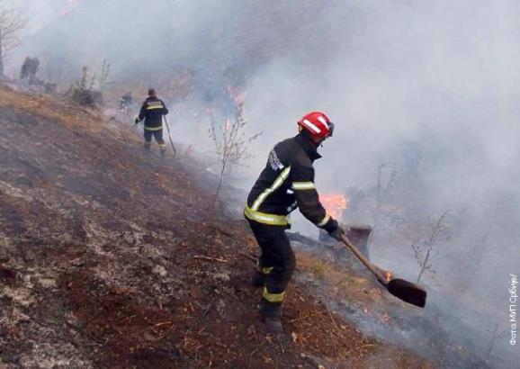 U toku gašenje požara na otvorenom u Trgovištu, Tutinu, Lebanu i Prijepolju