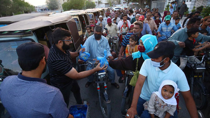 Pakistan: Najmanje 11 ljudi poginulo u gužvama na podeli besplatnog brašna