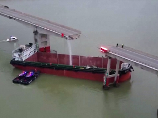 Barža urušila most u Kini, najmanje dve osobe poginule