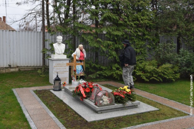Godišnjica smrti Slobodana Miloševića – građani odaju poštu