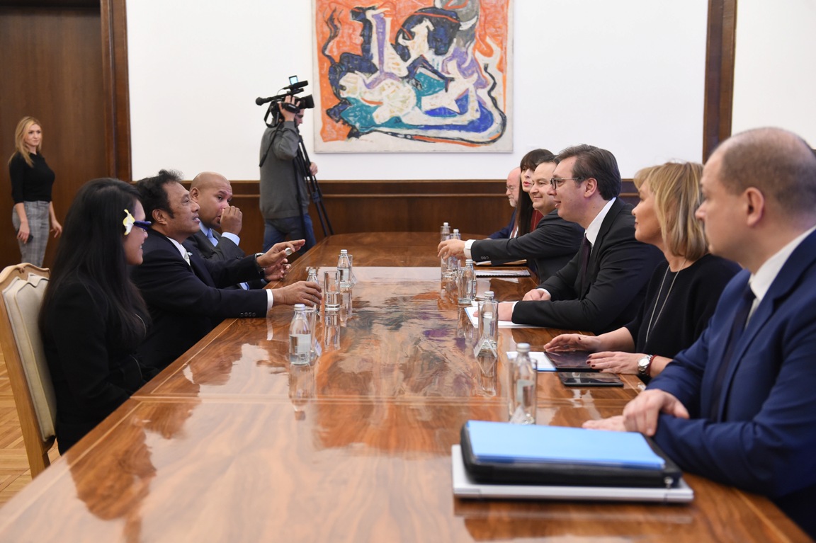 Vučić s predsednikom Palaua,koji je povukao priznanje KiM