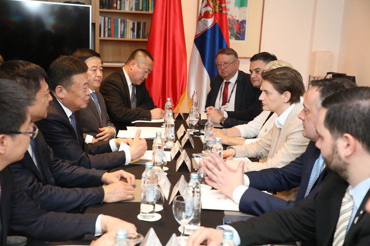 Premijerka sa predstavnicima Huavei i drugih kineskih firmi