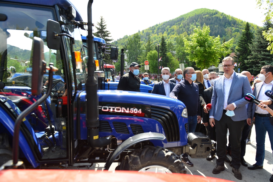 Vučić: Država pomaže poljoprivredi, ne može da uređuje tržište