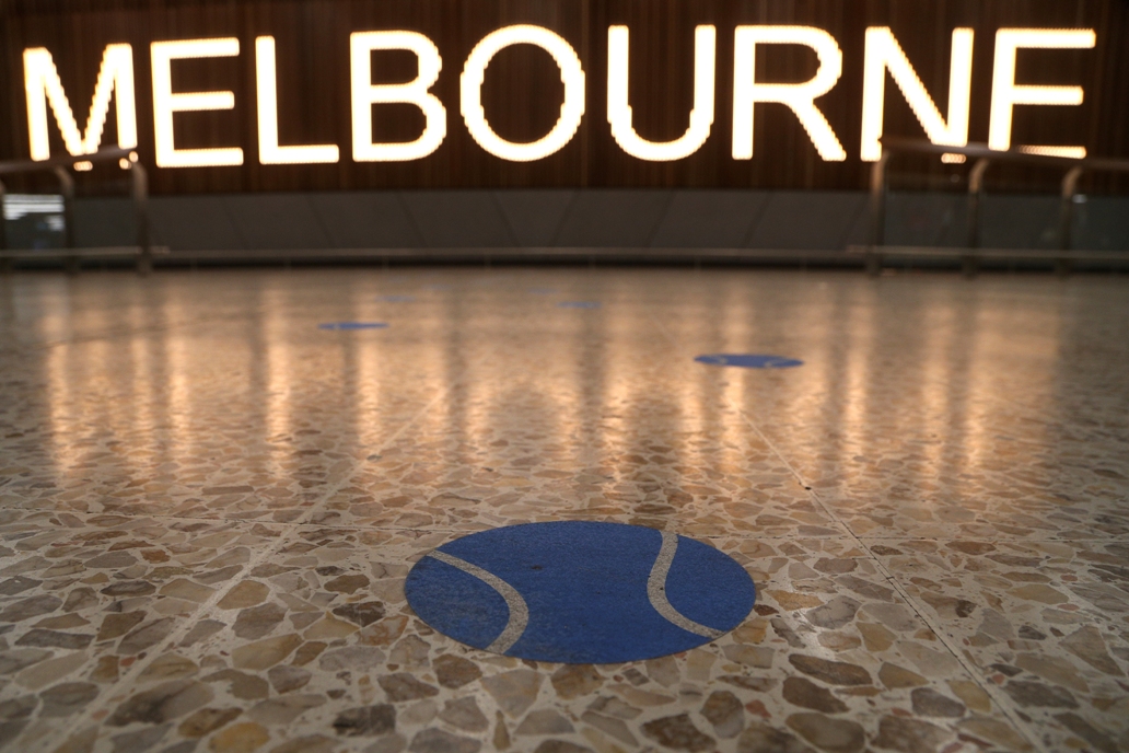 Đoković i dalje na aerodromu u Melburnu - očekuje se odluka Australijskih vlasti