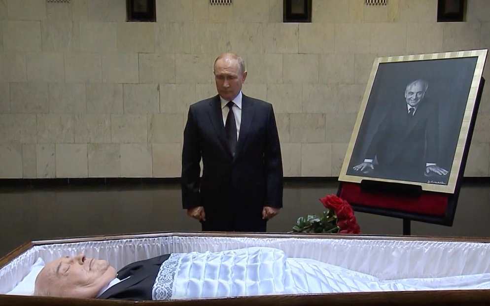 Putin se oprostio od Gorbačova, neće prisustvovati sahrani