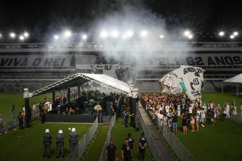 Brazilci se na stadionu Santosa opraštaju od Pelea