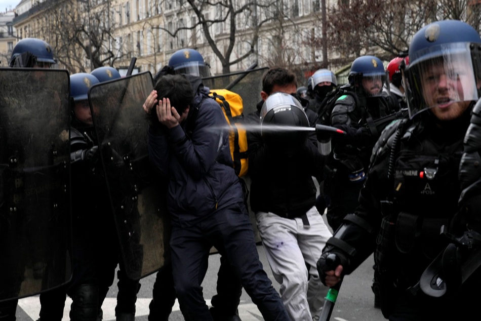 Na protestima u Parizu ponovo sukob demonstranata i policije