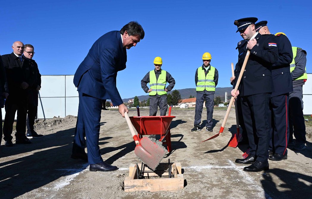 Gašić položio kamen temeljac za novi vatrogasno-spasilački objekat u Aleksincu