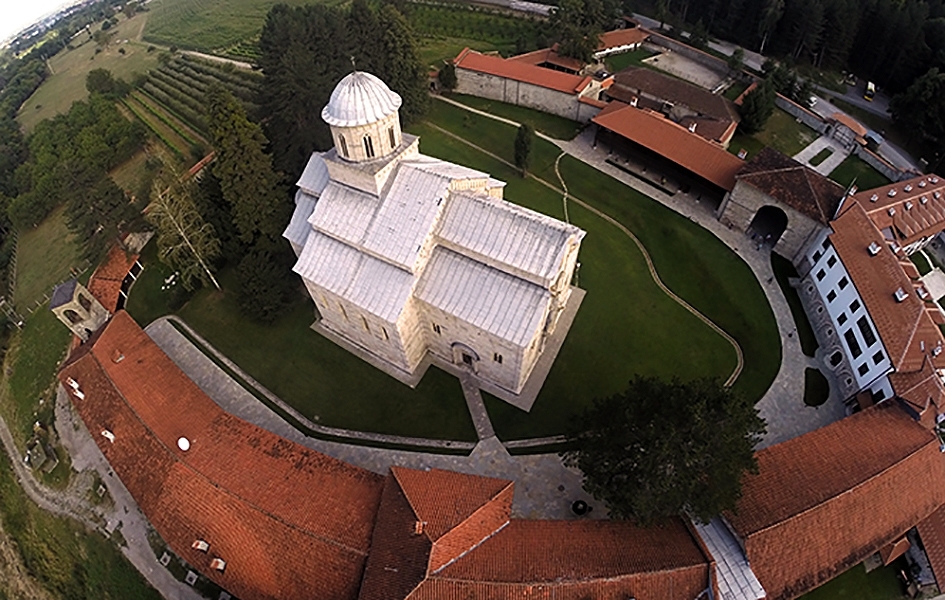 Visoki Dečani: Priština obmanjuje javnost pričom o zaštiti manastira
