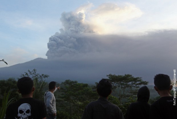 Snažna erupcija Etne, osetilo se 130 lančanih potresa