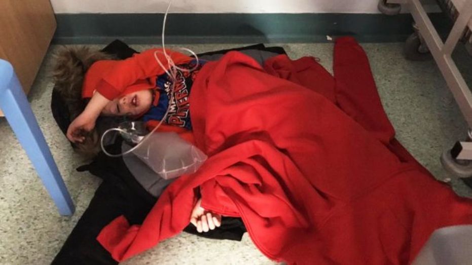 Džonson odbio da pogleda fotografiju dečaka primoranog da spava na podu u bolnici