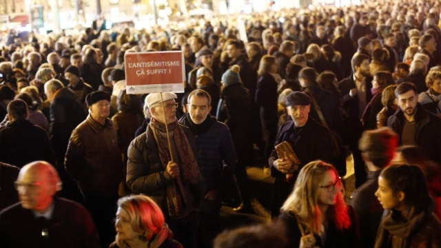 Hiljade ljudi u Parizu na skupu protiv antisemitizma