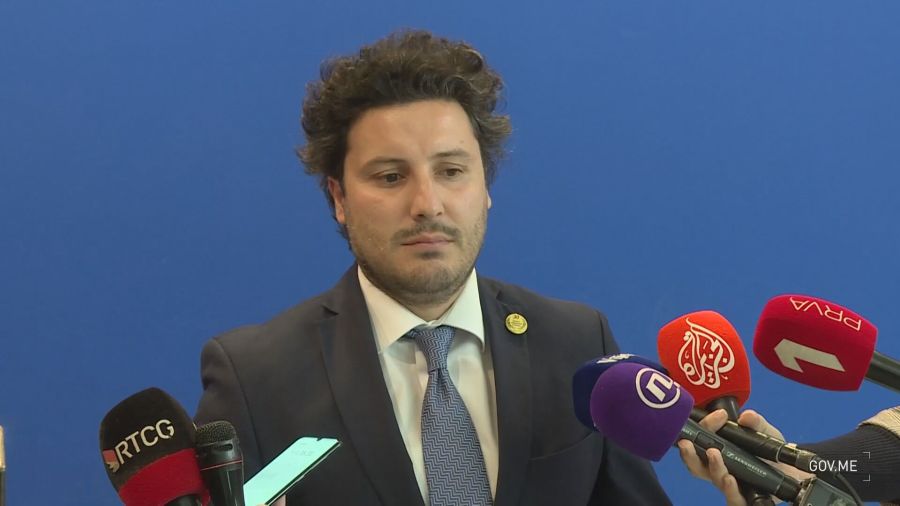 Abazović posle sastanka sa KFOR-om: Vlada podržava dijalog