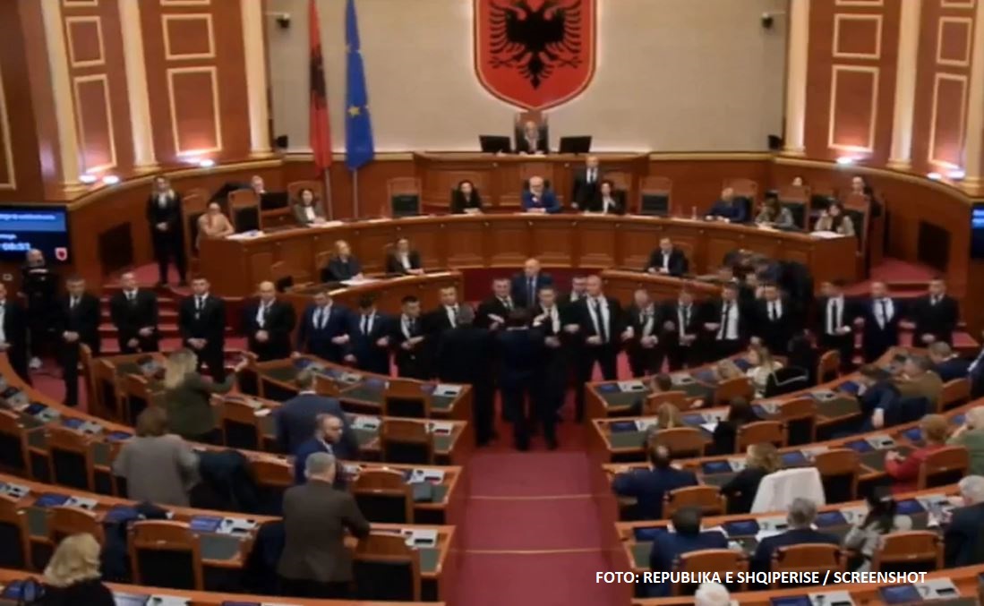 Albanija: Neredi u skupštini, opozicionari pokušali da se probiju do Rame