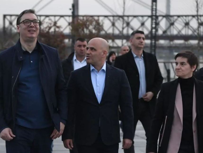 Vučić sa premijerom Severne Makedonije obišao Beograd na vodi