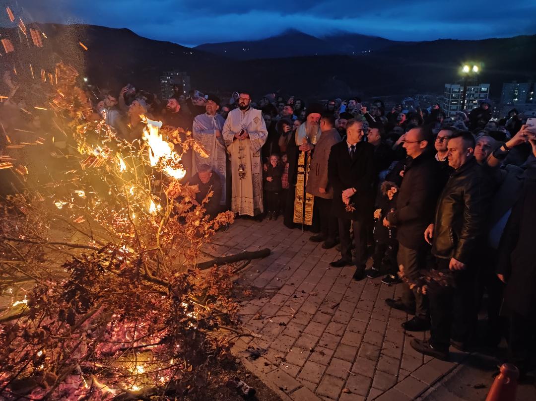 Badnje veče u Kosovskoj Mitrovici: Da naše duše, kao vitlejemske jasle, budu spremne da prime Bogomladenca Hrista