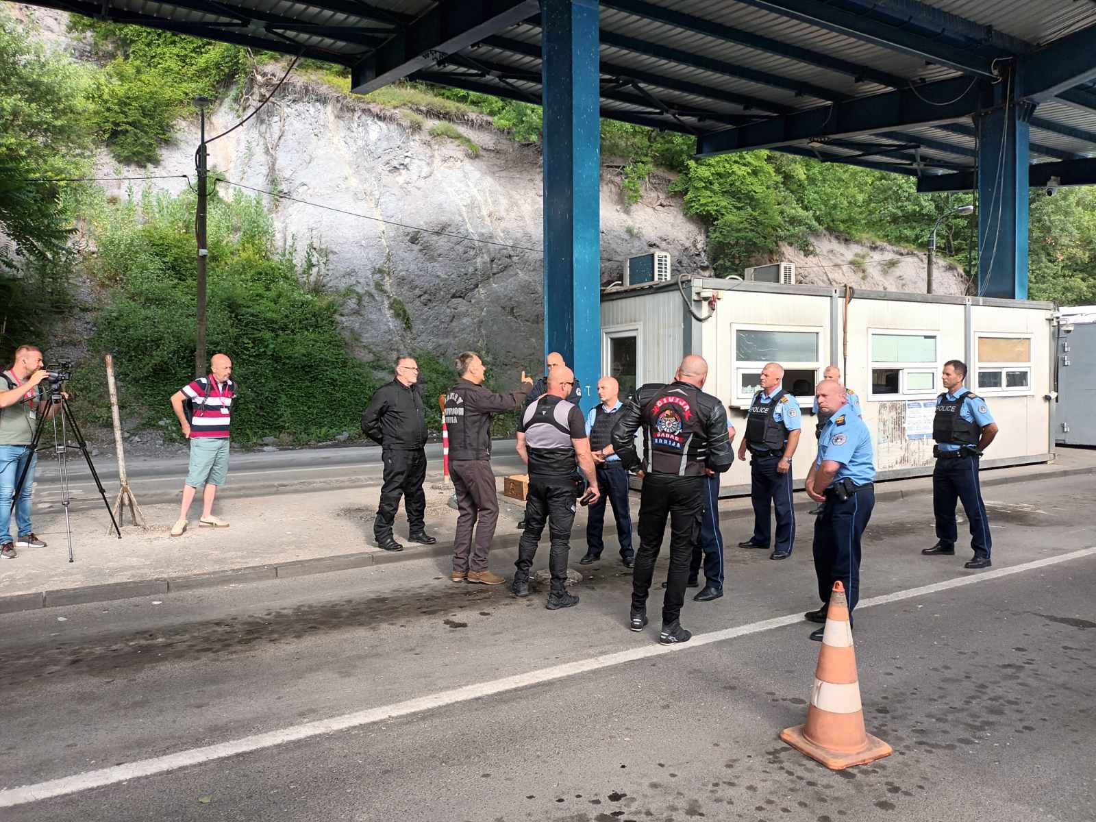 Srpski bajkeri stigli na prelaz Jarinje, nije im dozvoljen ulaz na Kosovo i Metohiju