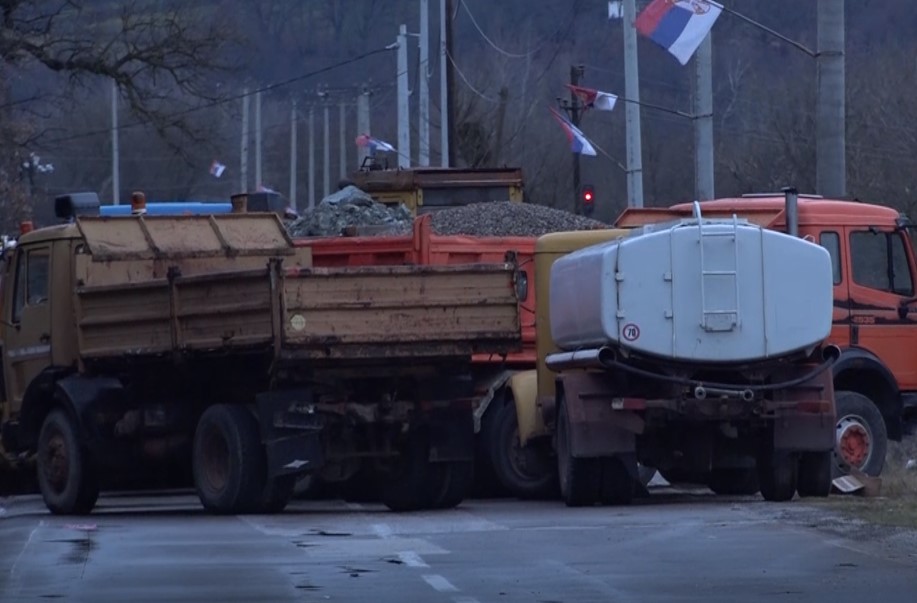 Srbi osamnaest dana na barikadama, barikade i u Kosovskoj Mitrovici