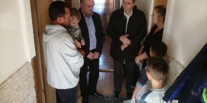 Karadžić obišao socijalno ugrožene porodice u Kišnici i Slivovu