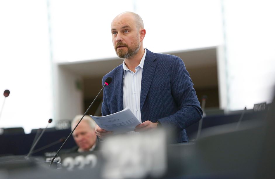 Odbor EP za spoljne poslove usvojio Bilčikov izveštaj o Srbiji