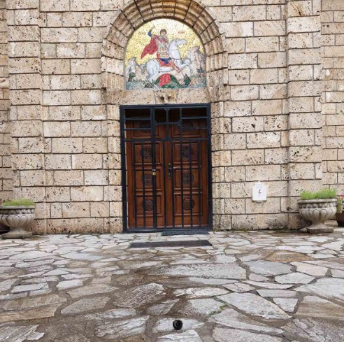 Bačen suzavac i ispred crkve Svetog Đorđa u Zvečanu