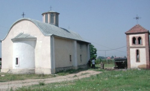 Obijena crkva Sv. Trojice nedaleko od Uroševca