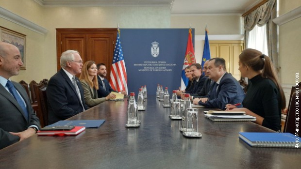 Dačić sa Hilom: Srbija insistira na dijalogu i poziva na očuvanje mira