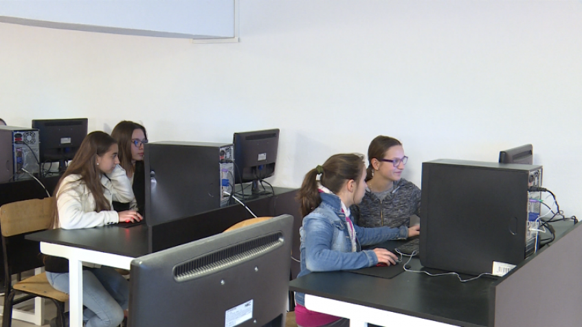 Nastava kroz digitalne učionice uspešno se sprovodi u Kamenici