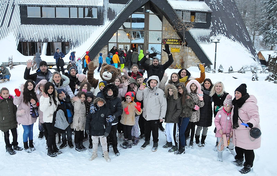 Grupa od 200 dece sa KiM završila zimovanje na Tari