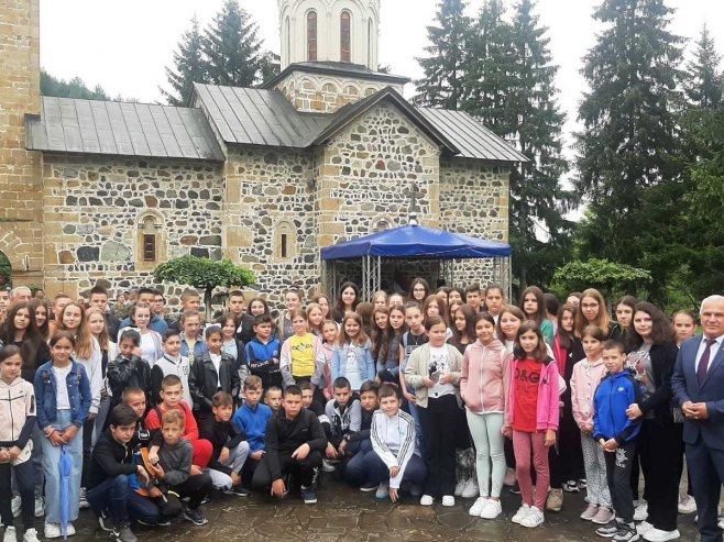 Deca sa Kosmeta posetilia manastir Sveti Nikola na Ozrenu