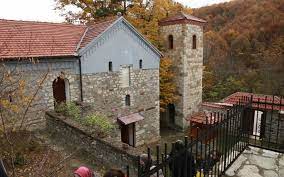 Kosovska Mitrovica: Studenti u akciji prikupljanja sredstava za obnovu manastira Devič