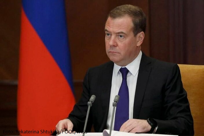 Medvedev: Ako se limitira cena ruske nafte barel ide na 300 dolara