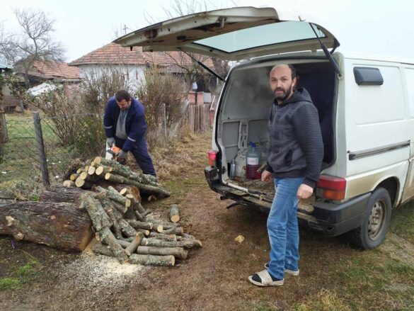 Gračanica: Socijalno ugroženim porodicama dopremljena drva za ogrev