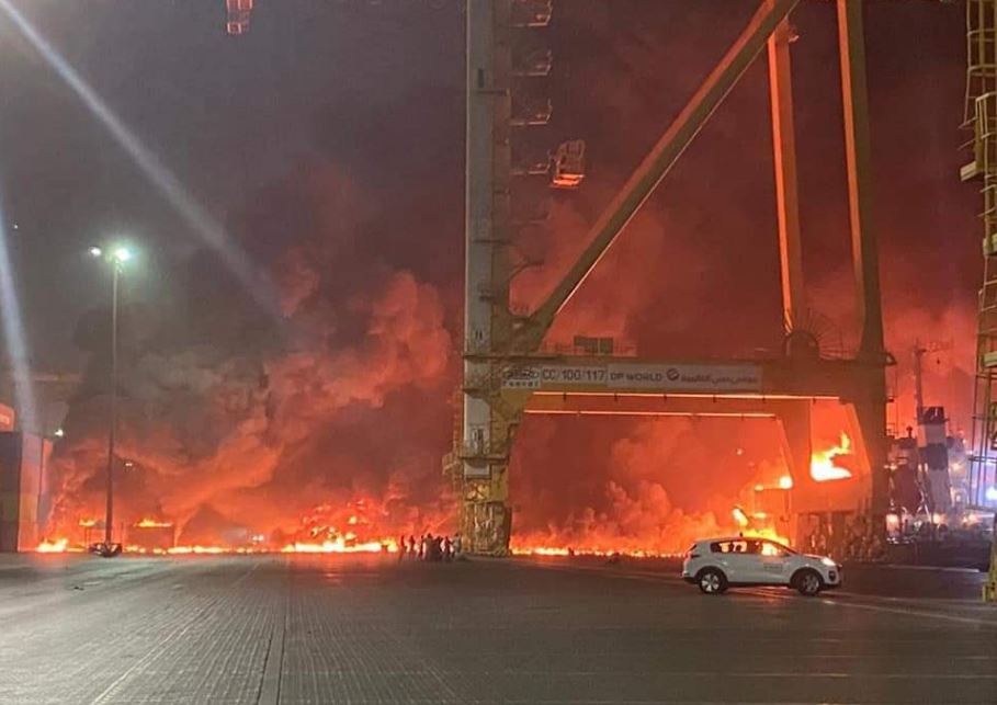 Požar na tankeru u Dubaiju, snažna eksplozija zatresla prozore na zgradama