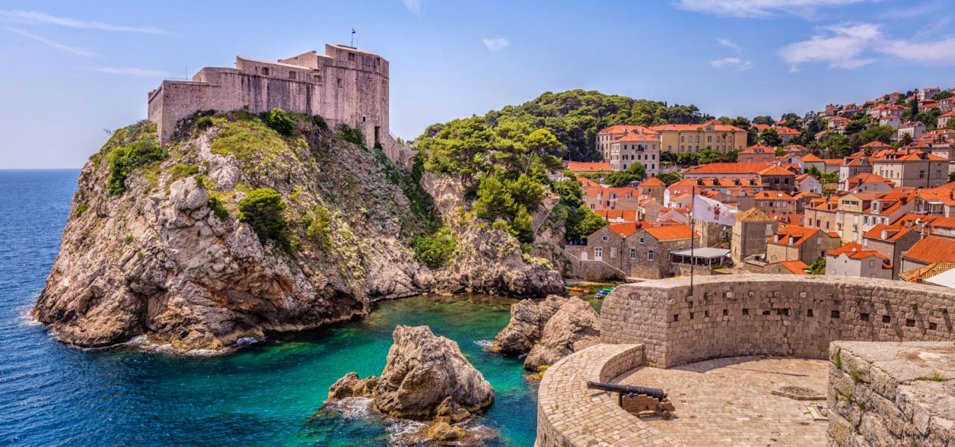 Dubrovnik, uništene tri registarske tablice iz Srbije