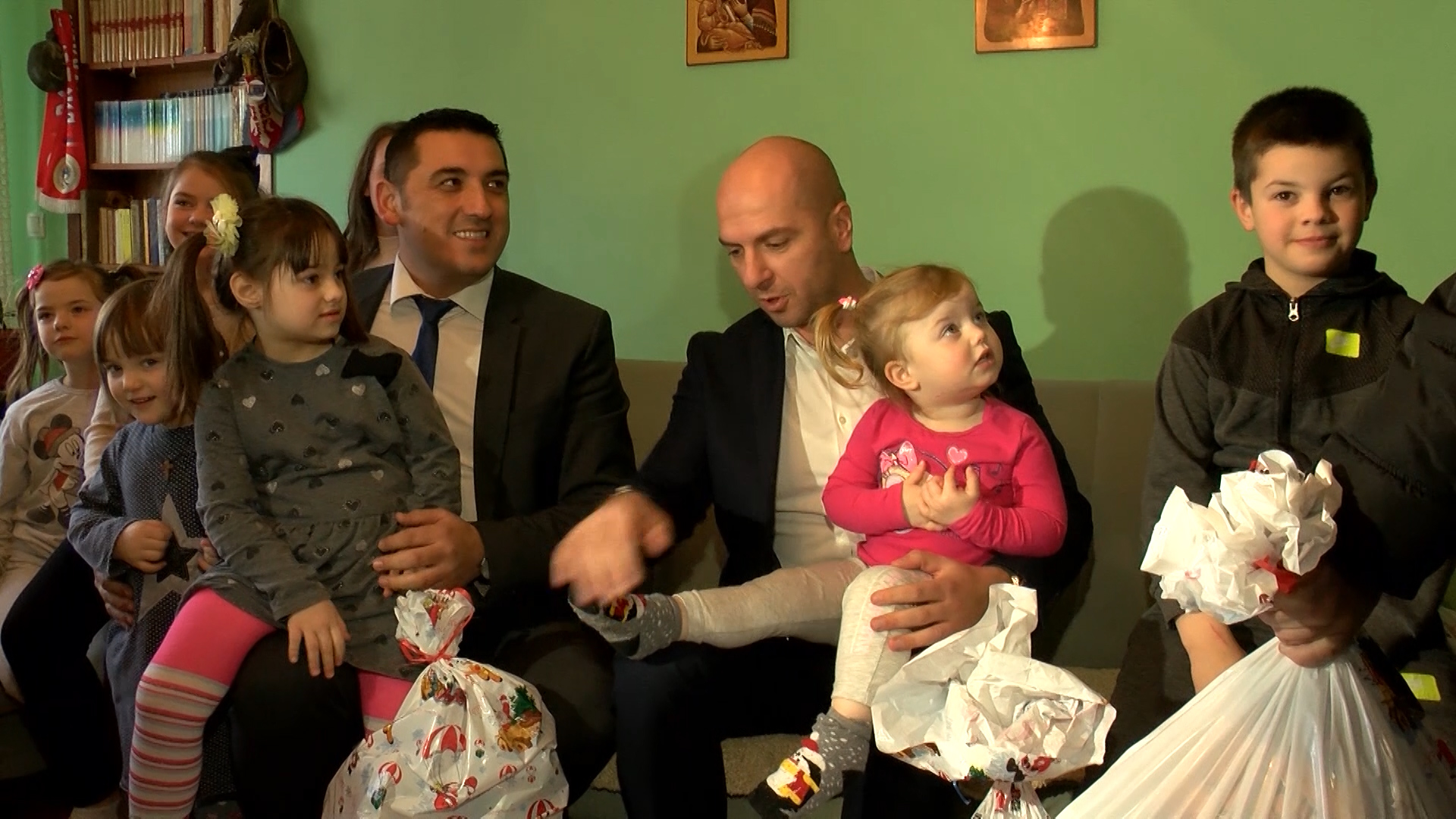 Aleksandar Spirić i Slavko Simić u poseti porodici Vuković